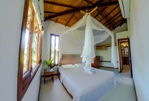 Apartamento | Individualmente decorados, escrivaninha, ferros/tábuas de passar roupa