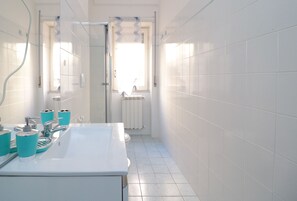 Bathroom - B&B I 100 Passi (Gaeta)