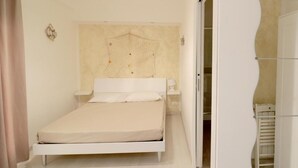 Allergitestet sengetøy, minibar, skrivebord og blendingsgardiner