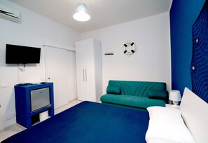 Standard Triple Room, Ensuite, Garden View (Mare) | Hypo-allergenic bedding, minibar, desk, blackout drapes