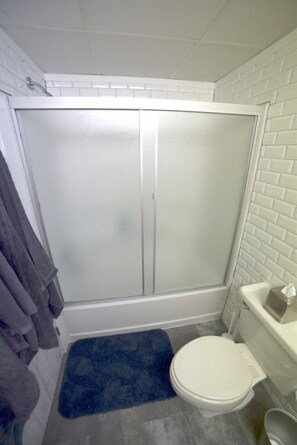 Bathroom - Sea Mist 51305 (Myrtle Beach)