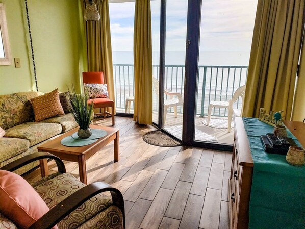 Living room - Sand Dunes 2428 (Myrtle Beach)