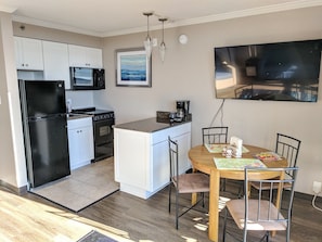 Fridge, microwave, coffee/tea maker - Caravelle 1401 (Myrtle Beach)