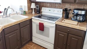 Coffee/tea maker, fridge, microwave, dishwasher - The Palace 2214 (Myrtle Beach)