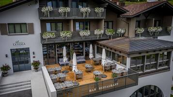 Vista frontal de la propiedad