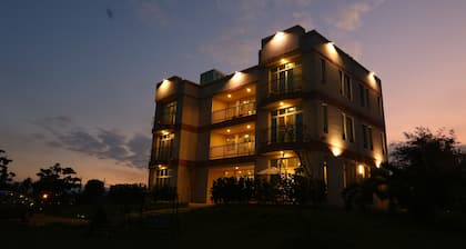 Full Moon Resort