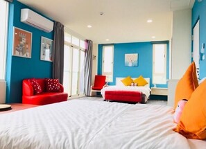 Decoración personalizada, muebles diferentes y escritorio 