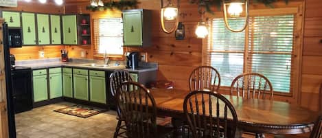 Casa | Cocina privada | Horno, parrilla de estufa, lavavajillas y cafetera y tetera