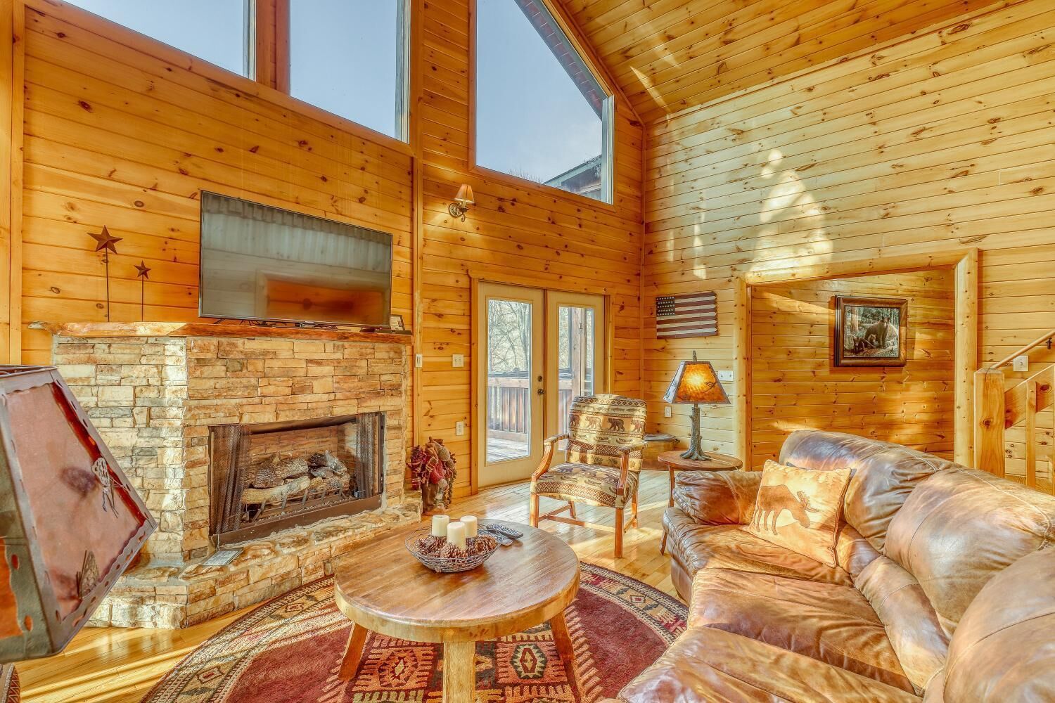 House | Living room | Flat-screen TV, fireplace, DVD player