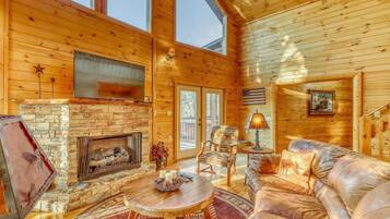 House | Living room | Flat-screen TV, fireplace, DVD player