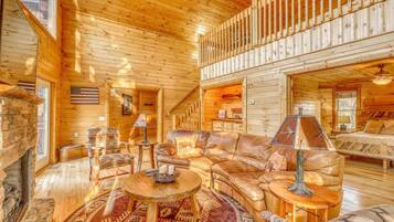 House | Living room | Flat-screen TV, fireplace, DVD player