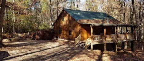 Vista frontal de la propiedad