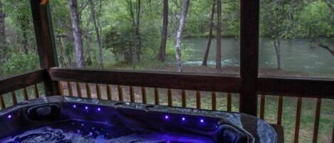 Tina de hidromasaje al aire libre