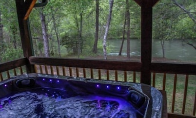 Toccozy Cabin Retreat