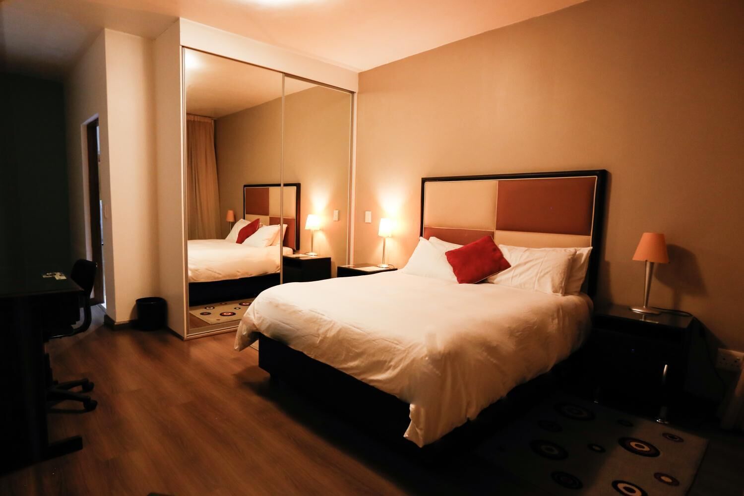 House | 3 bedrooms, in-room safe, desk, iron/ironing board