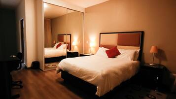 House | 3 bedrooms, in-room safe, desk, iron/ironing board