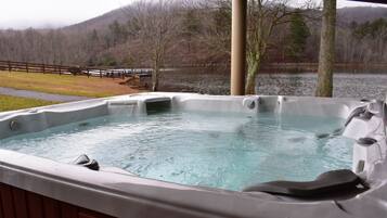 Bồn tắm spa ngoài trời