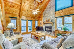 House | Living room | Flat-screen TV, fireplace, DVD player, foosball