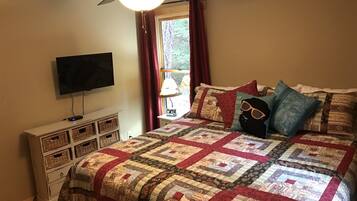 House | 2 bedrooms, desk