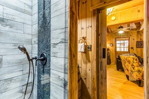 House | Bathroom - Alone At Last (Blue Ridge)