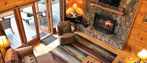 House | Living area | Flat-screen TV, fireplace, DVD player