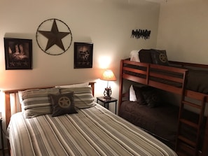 A bedroom with a bunk bed, a star decoration, framed pictures, and a lamp. - Light`s Mountain Lake Overlook (Blue Ridge)