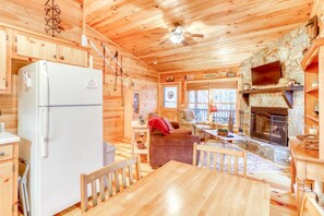 Casa | Cocina privada | Refrigerador, microondas, parrilla de estufa y lavavajillas