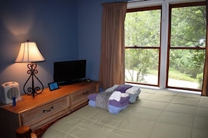 House | 4 bedrooms, desk, iron/ironing board, free WiFi