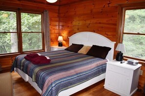 House | 4 bedrooms, desk, iron/ironing board, free WiFi