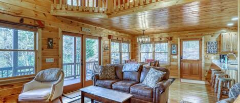 House | Living room | Flat-screen TV, fireplace