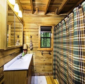 Bathroom - Acorn Bungalow (Blue Ridge)