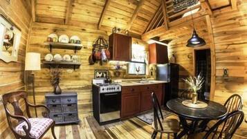 House | Private kitchen | Fridge, stovetop, dishwasher, cookware/dishes/utensils