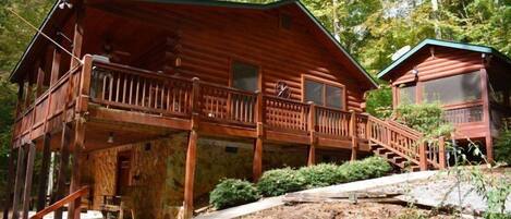 Vista frontal de la propiedad