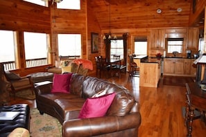 House | Living area | TV, fireplace, DVD player - Longview (Blue Ridge)