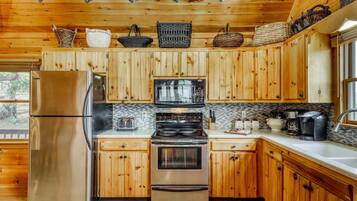 House | Private kitchen | Fridge, microwave, oven, stovetop