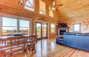 2 bedrooms, desk, free WiFi - Sky Lane (Blue Ridge)