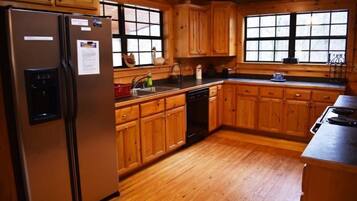 House | Private kitchen | Fridge, microwave, stovetop, dishwasher