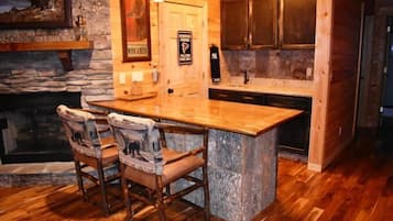 Rumah | Dapur pribadi | Lemari es, oven, kompor, dan mesin pencuci piring