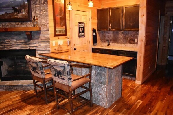 House | Private kitchen | Fridge, oven, stovetop, dishwasher - Wolf Mountain Hideaway (Mineral Bluff)
