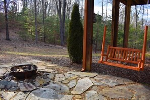 Property grounds - Wolf Mountain Hideaway (Mineral Bluff)