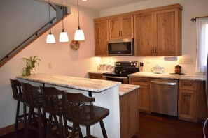 Private kitchenette - Wildwood River Retreat (Mineral Bluff)