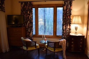 House | 2 bedrooms, desk, free WiFi, bed sheets