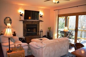 House | Living area | TV, fireplace, DVD player, table tennis