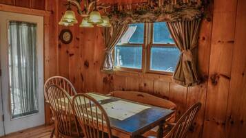 Talo | 3 makuuhuonetta, työpöytä, ilmainen Wi-Fi