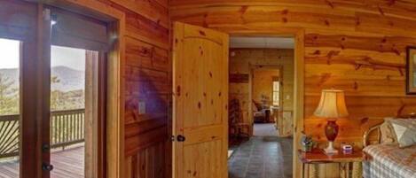 4 عدّة غرف نوم ومكتب وواي فاي مجانًا