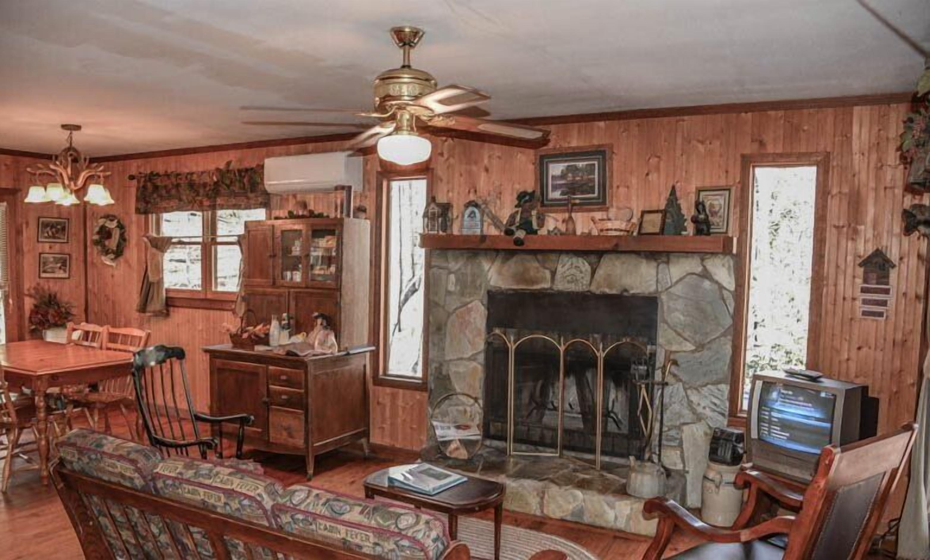 House | Living room | TV, fireplace, ping pong