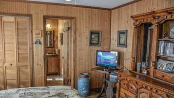 House | 4 bedrooms, desk, free WiFi
