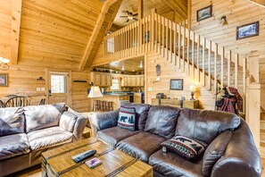 House | Living room | LCD TV, fireplace, table football - Mountain Tops Serenity (Blue Ridge)