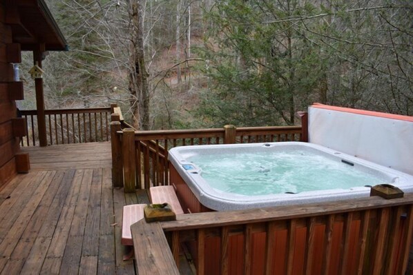 Outdoor spa tub - Our Favorite Place (Blue Ridge)