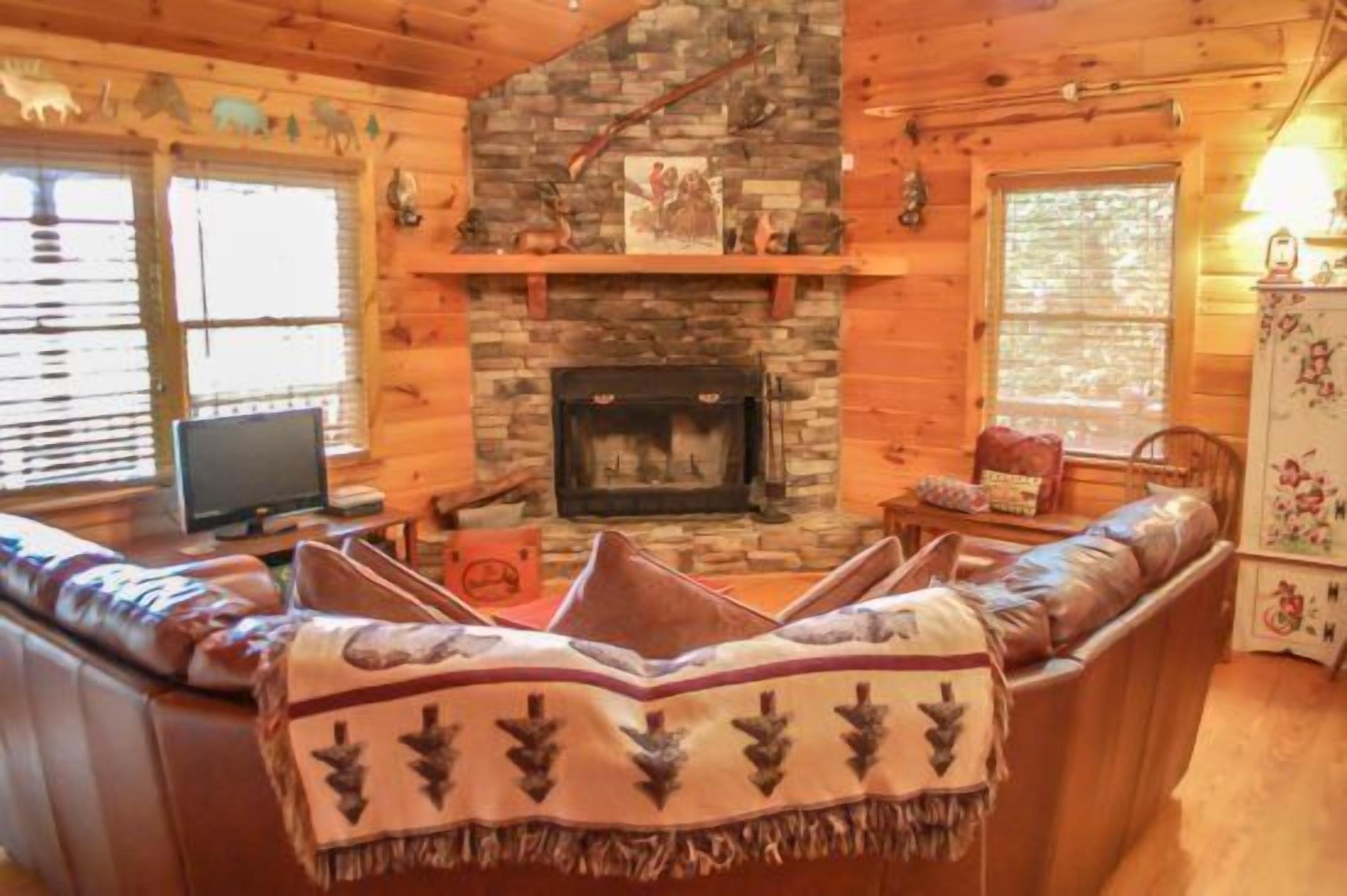 House | Living area | Flat-screen TV, fireplace, DVD player